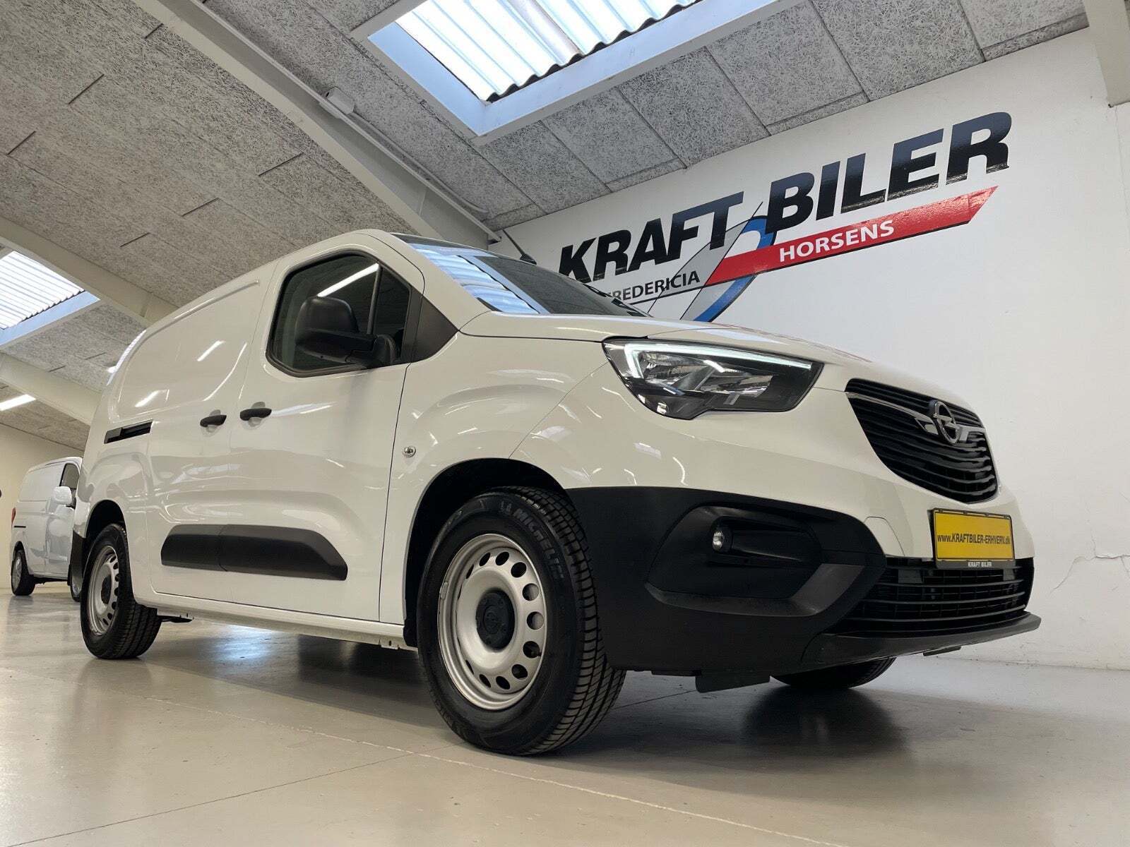 Hvid Opel Combo-e fra 2022