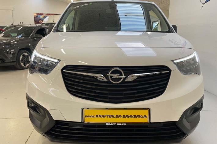 Hvid Opel Combo-e fra 2022