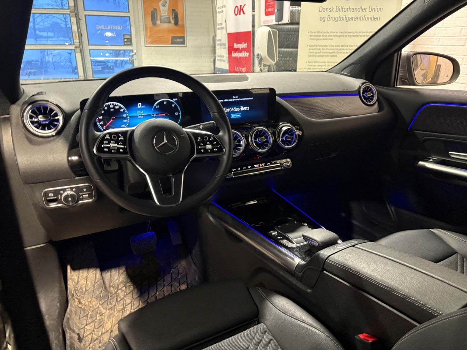 Grå Mercedes EQA250+ fra 2023