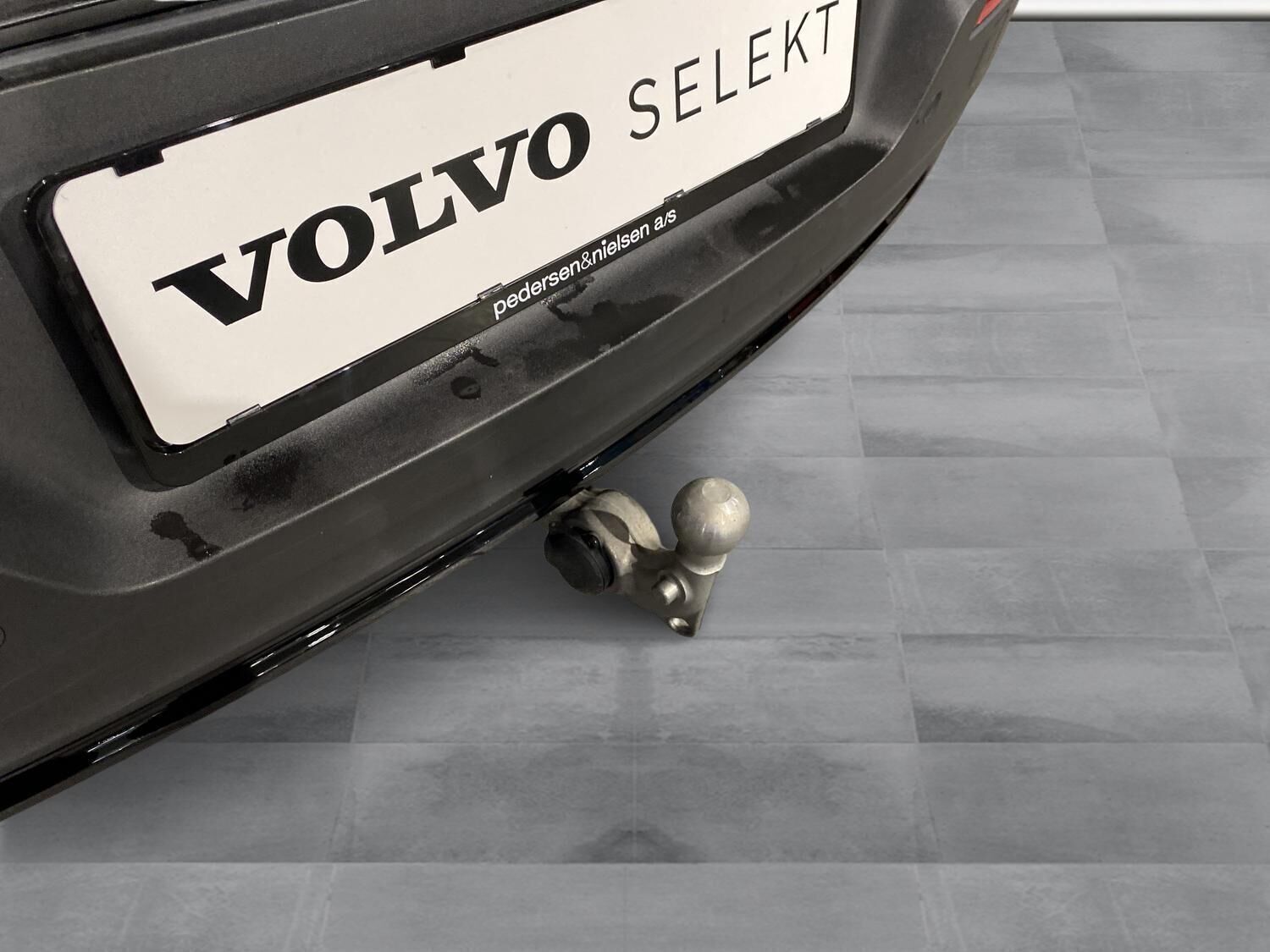 Hvid Volvo EC40 fra 2024