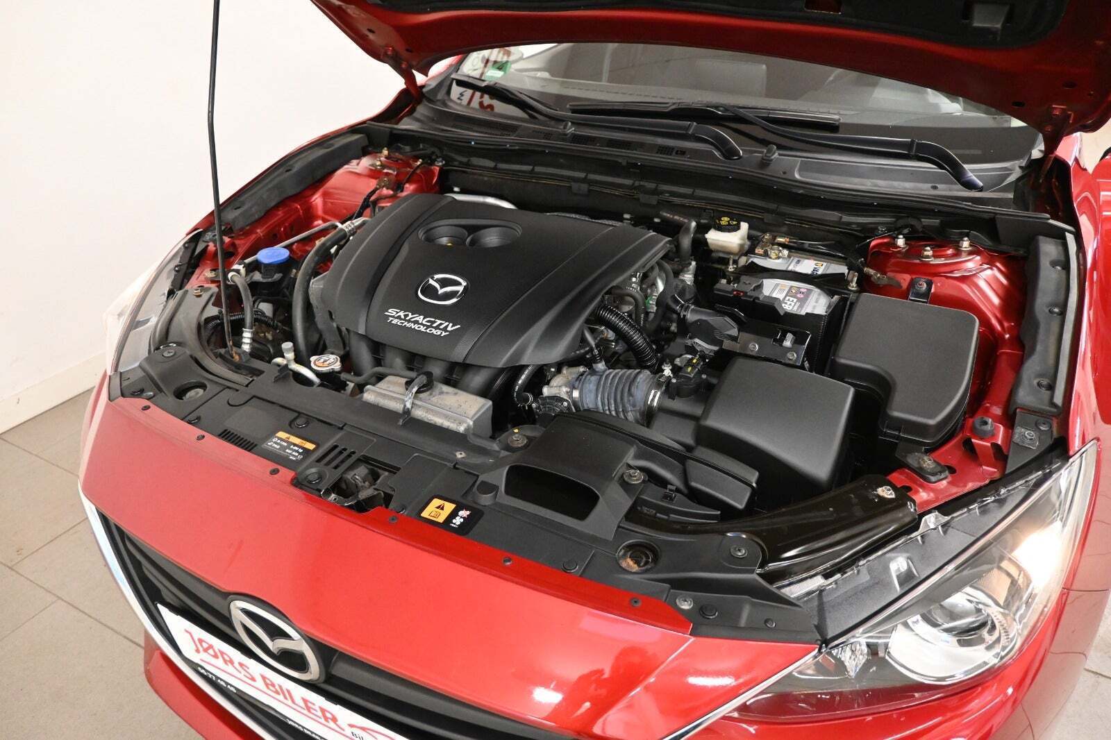 Rød Mazda 3 fra 2016