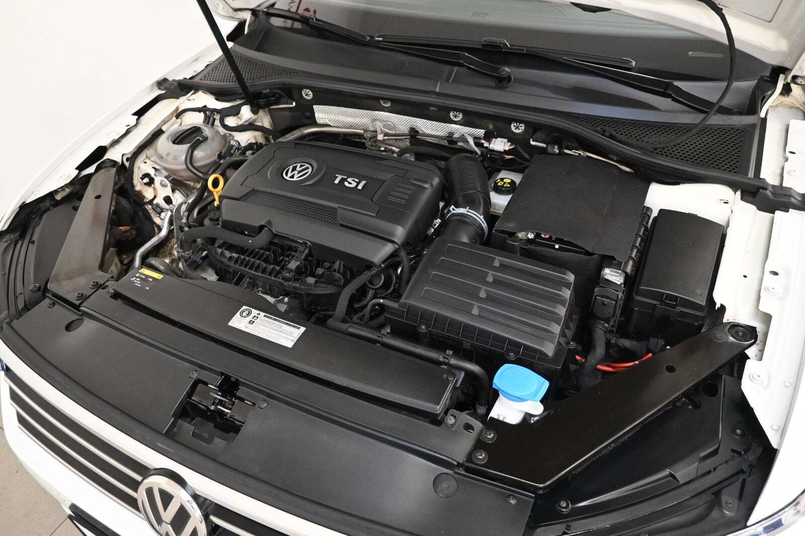 Hvid VW Passat fra 2016