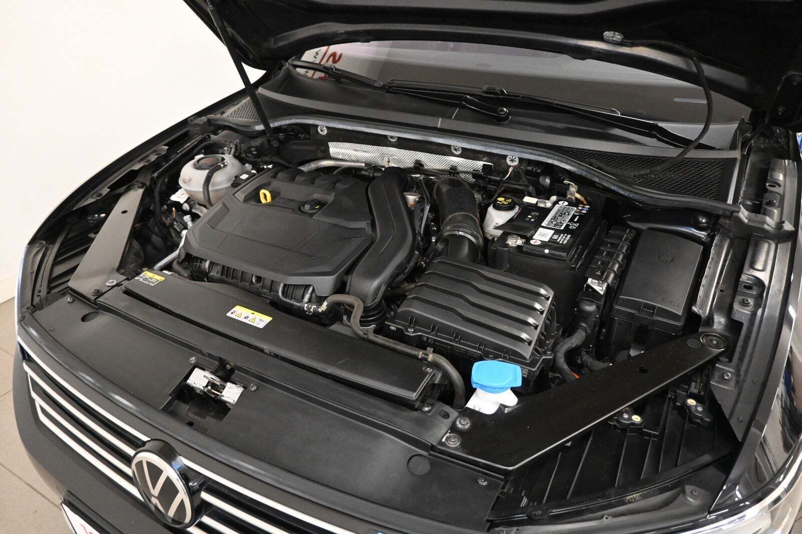 Sort VW Passat fra 2021