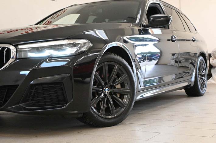 Sort BMW 530e fra 2022