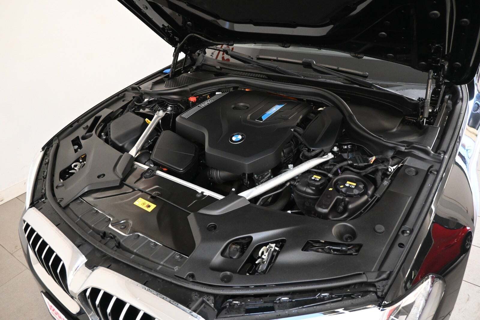 Sort BMW 530e fra 2022