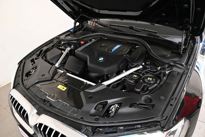 Sort BMW 530e fra 2022