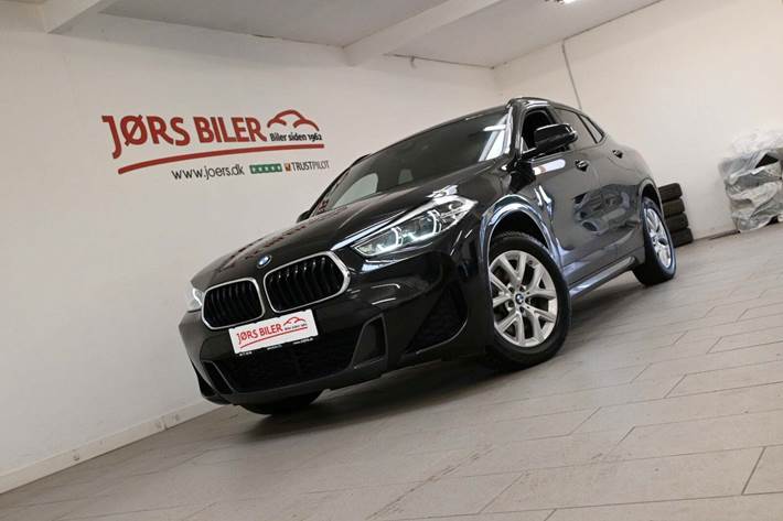 Sort BMW X2 fra 2020 set udefra