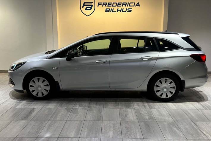 Sølv Opel Astra fra 2022