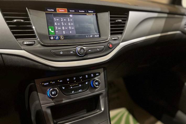 Sølv Opel Astra fra 2022