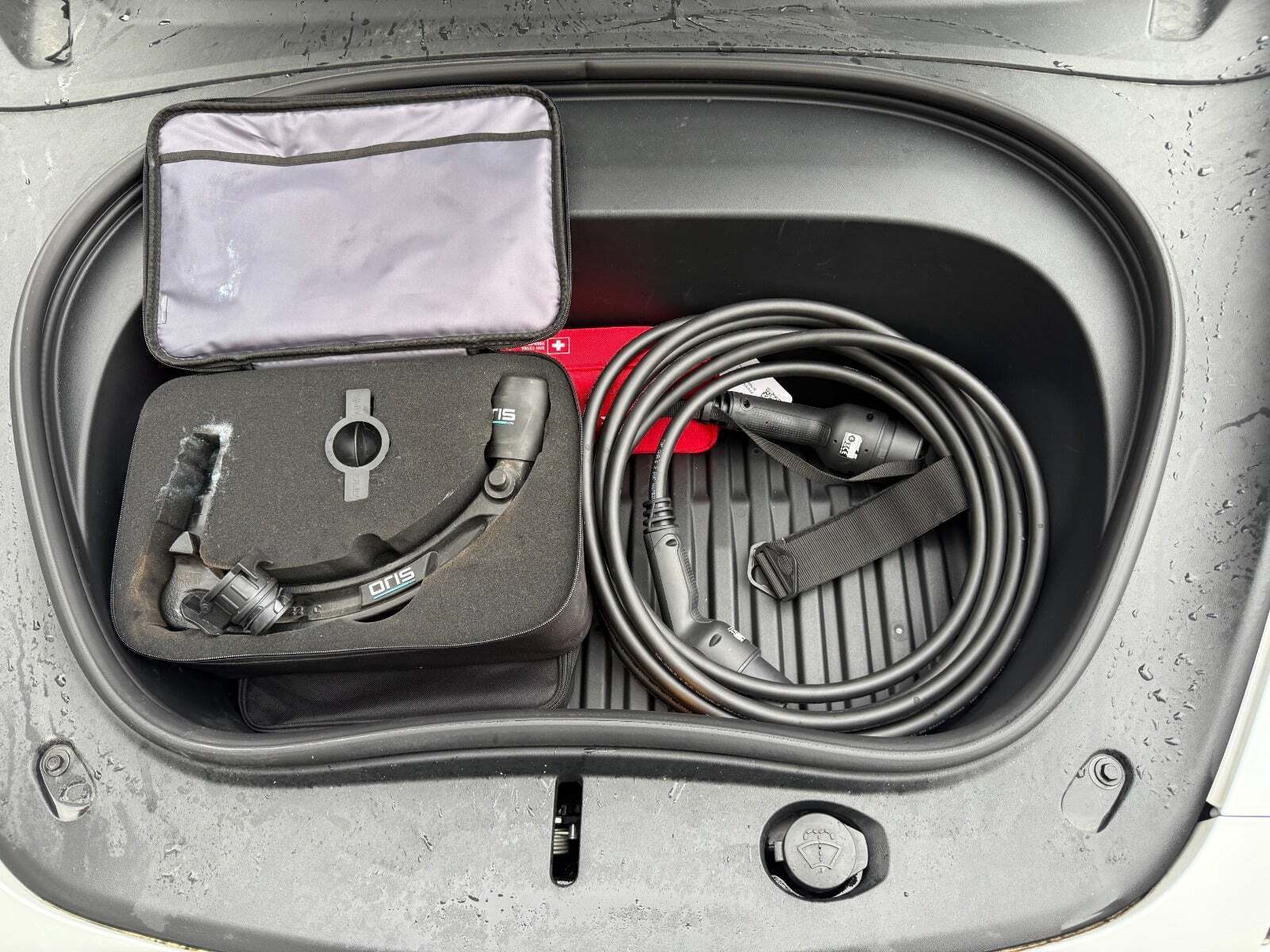 Hvid Tesla Model 3 fra 2024
