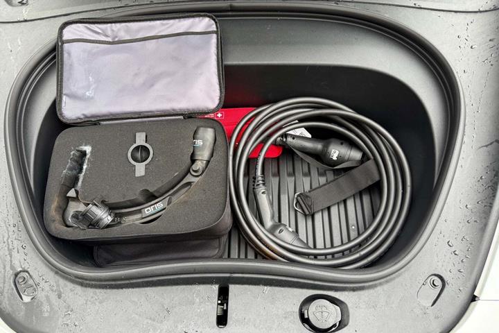 Hvid Tesla Model 3 fra 2024