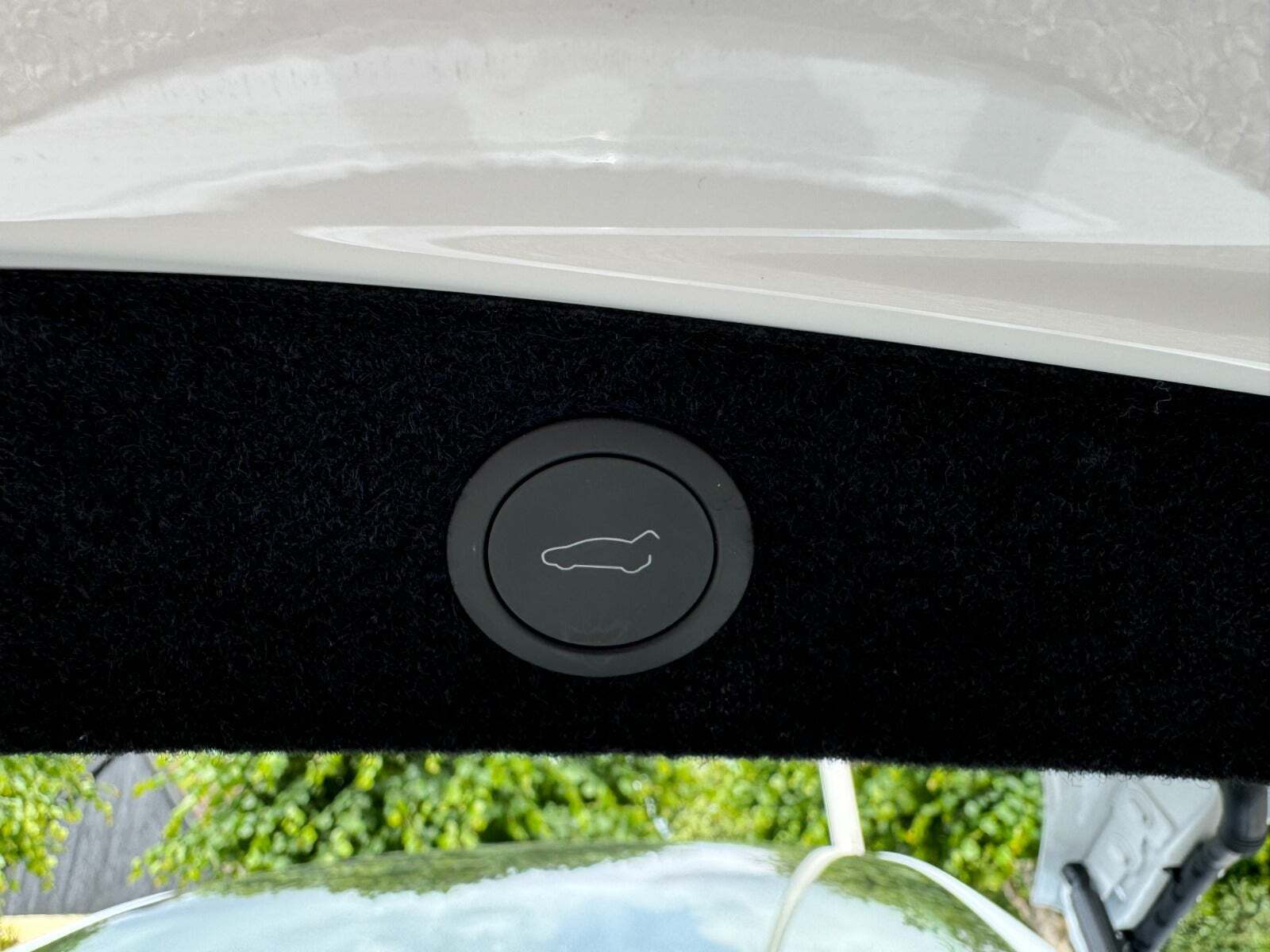 Hvid Tesla Model 3 fra 2024