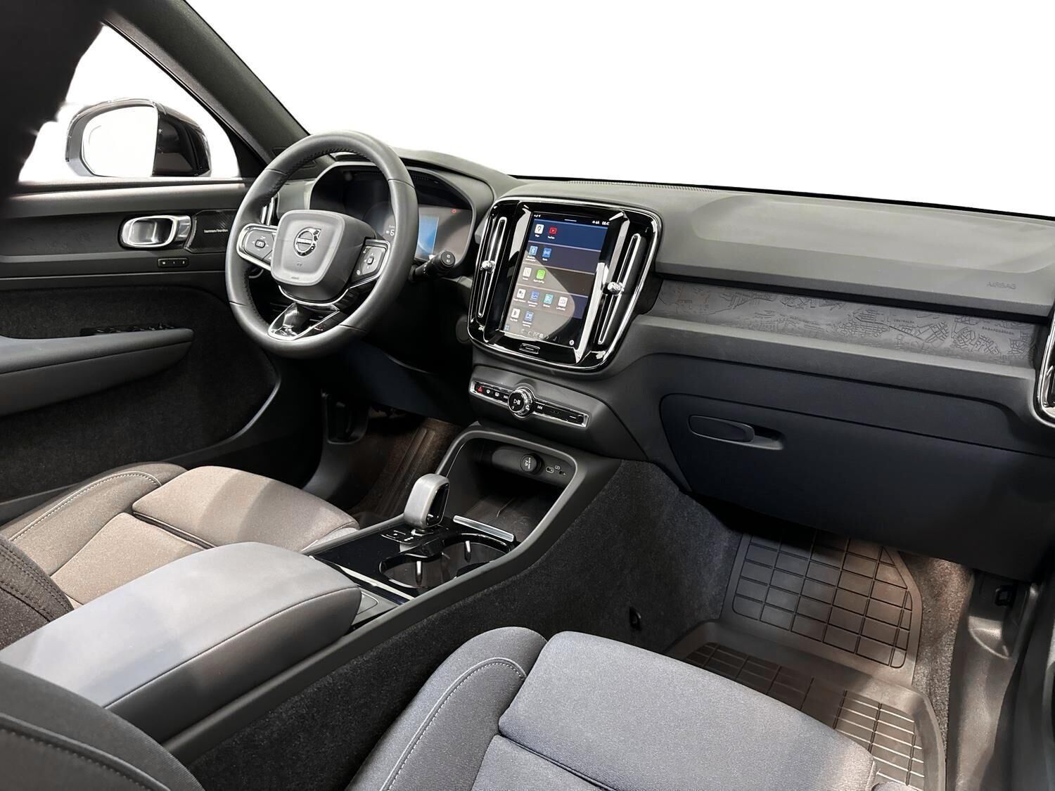 Grå Volvo EX40 fra 2025