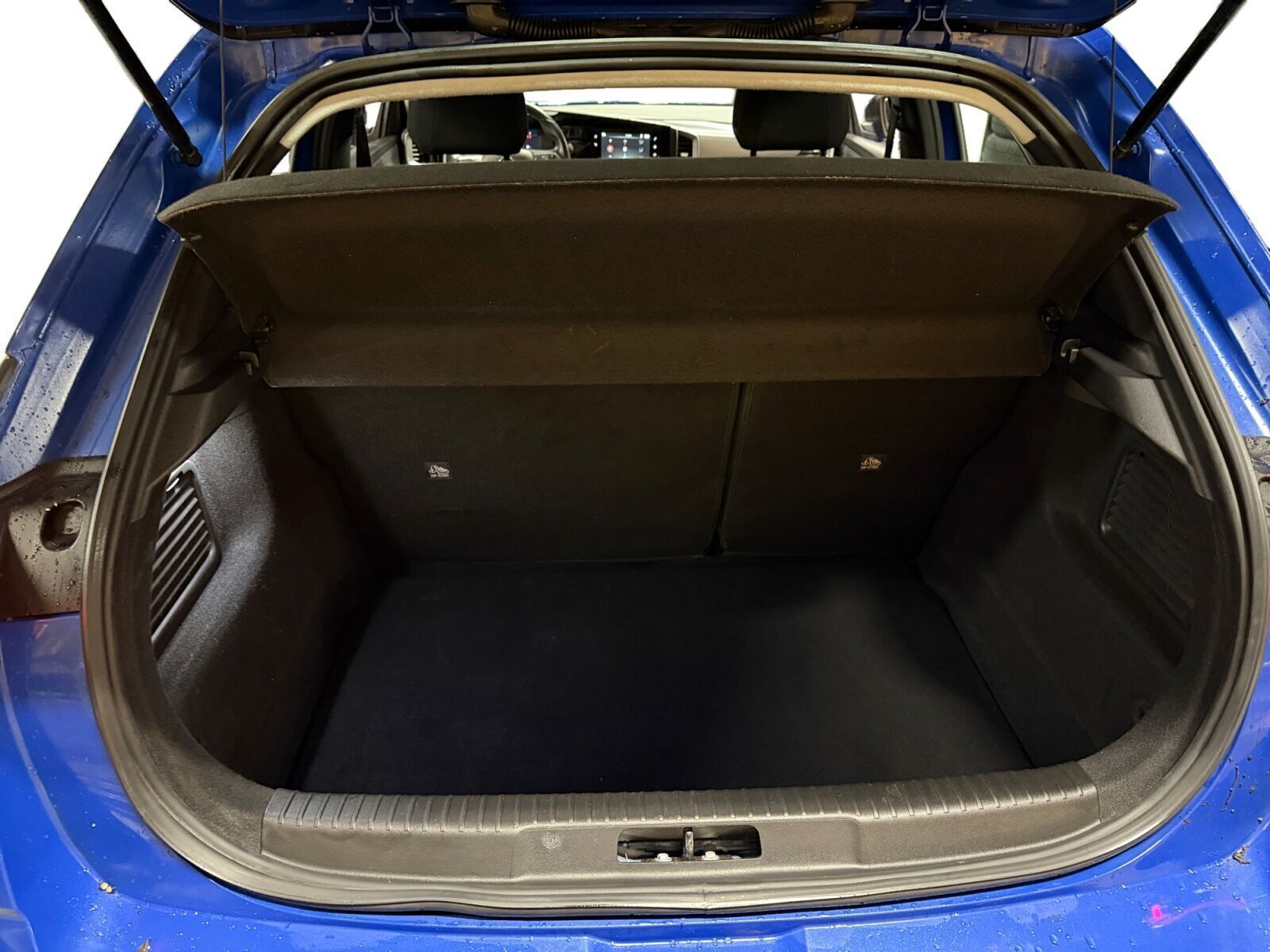 Blå Opel Mokka-e fra 2022