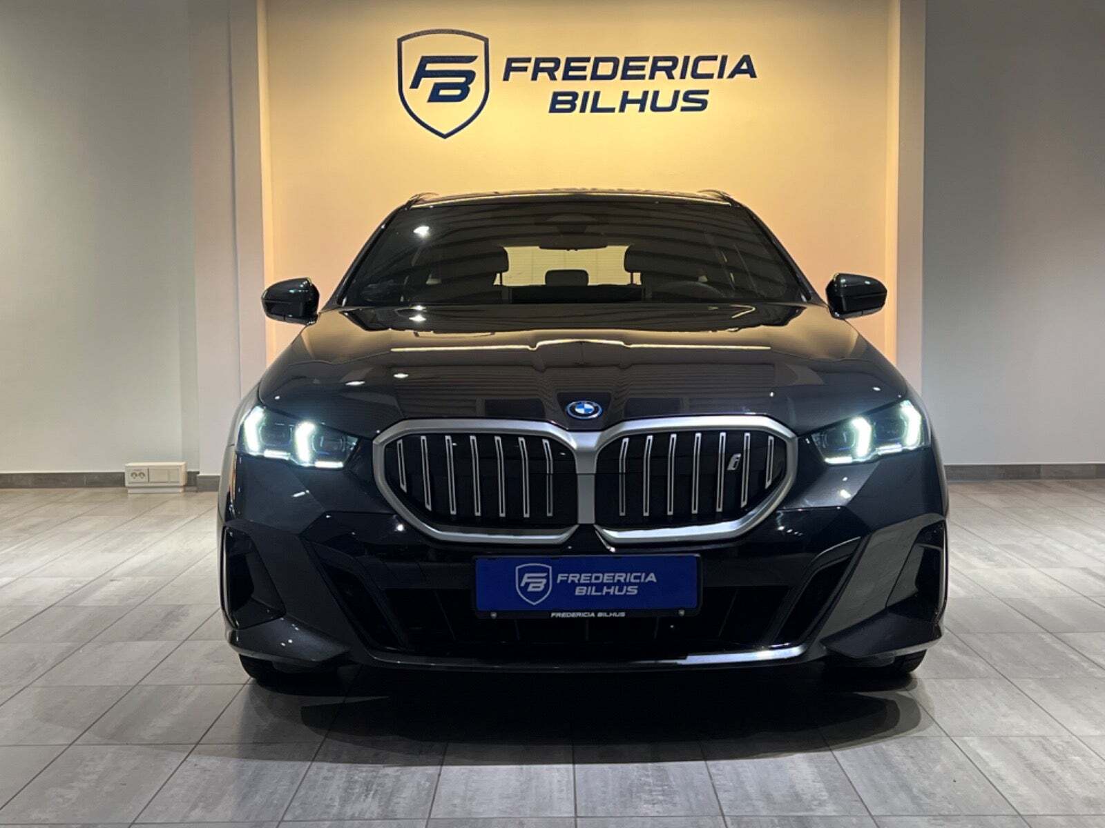 Sort BMW i5 fra 2024