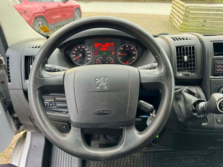 Peugeot Boxer 335 2,2 HDi 130 Kassevogn L2H2