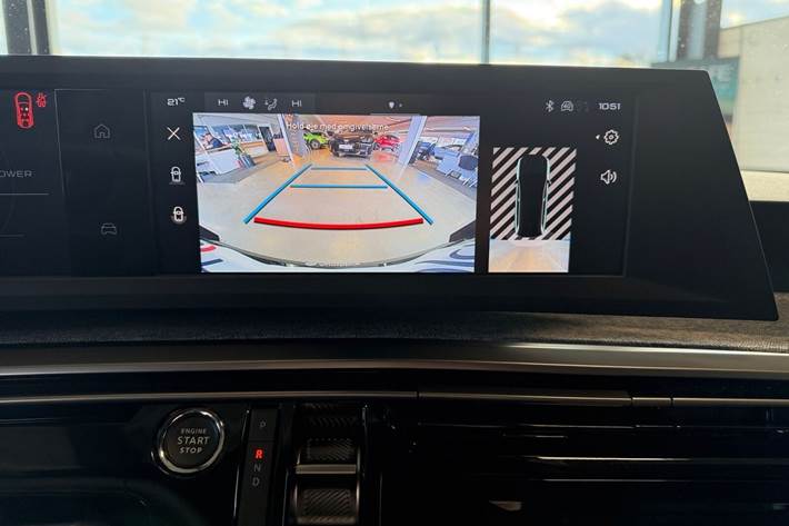 Blå Peugeot e-5008 fra 2025