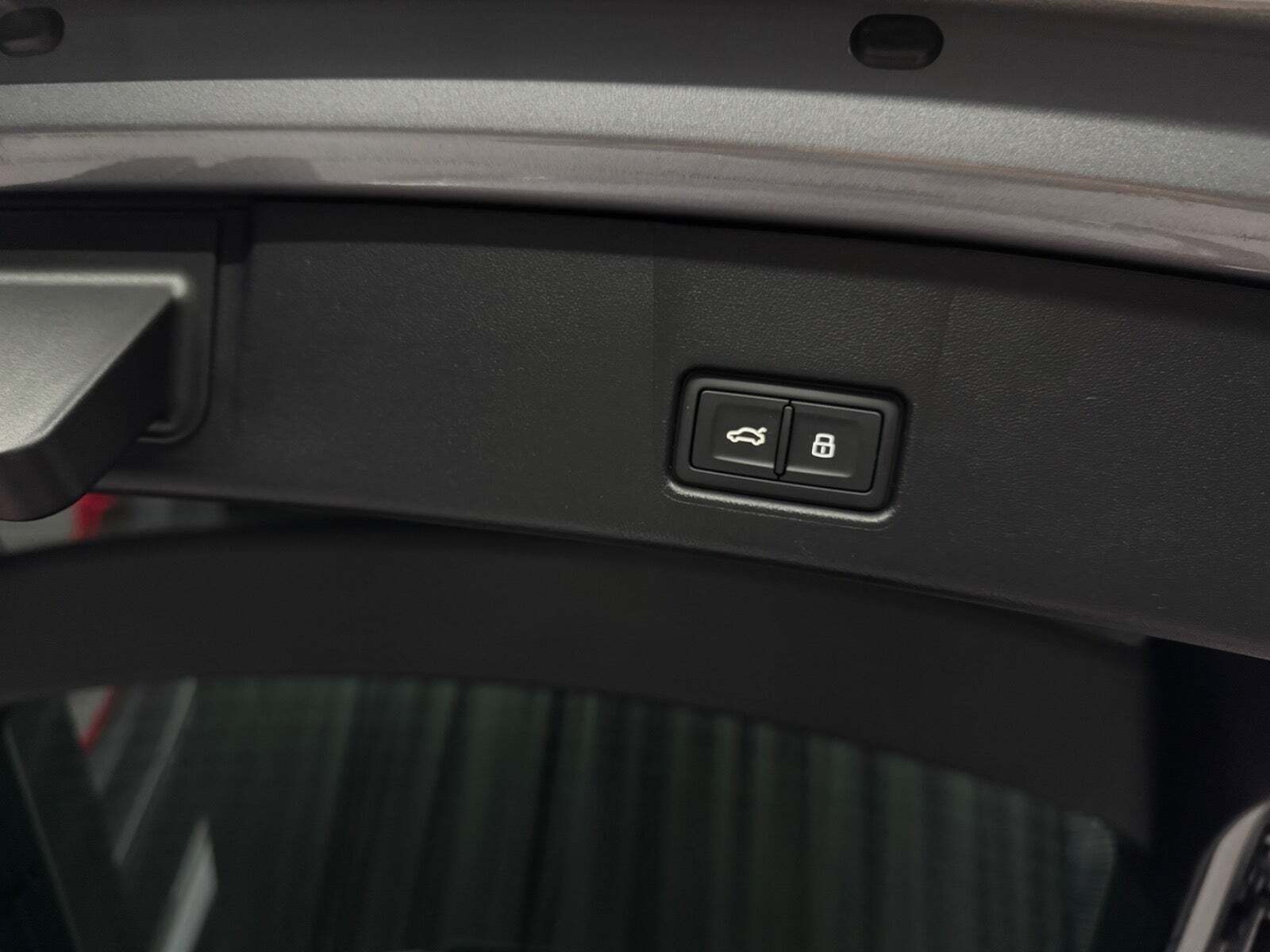 Grå Audi Q4 e-tron fra 2024