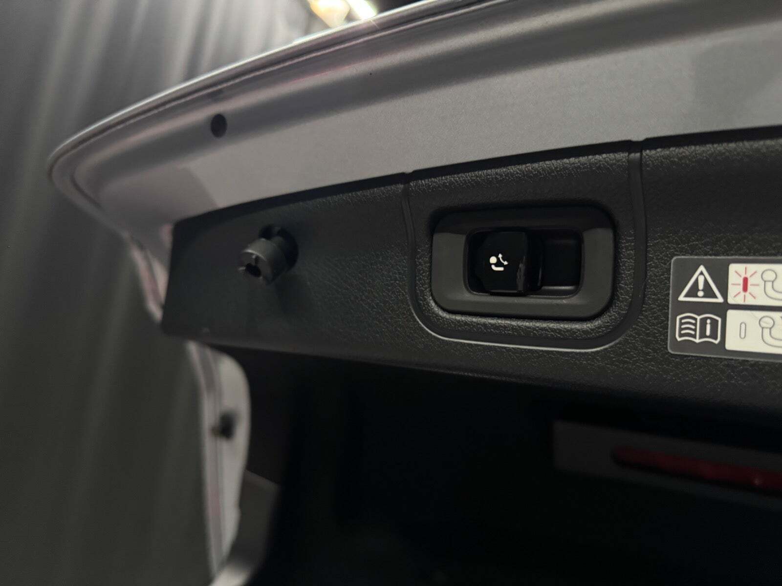 Sølv Mercedes C220 d fra 2022