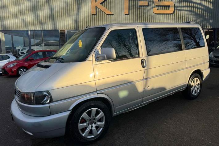 undefined VW Caravelle fra 2000 set udefra