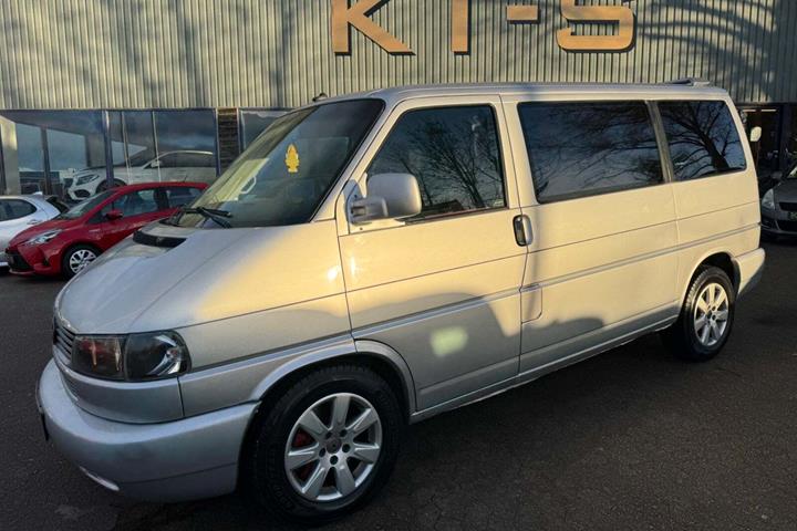 undefined VW Caravelle fra 2000 set udefra