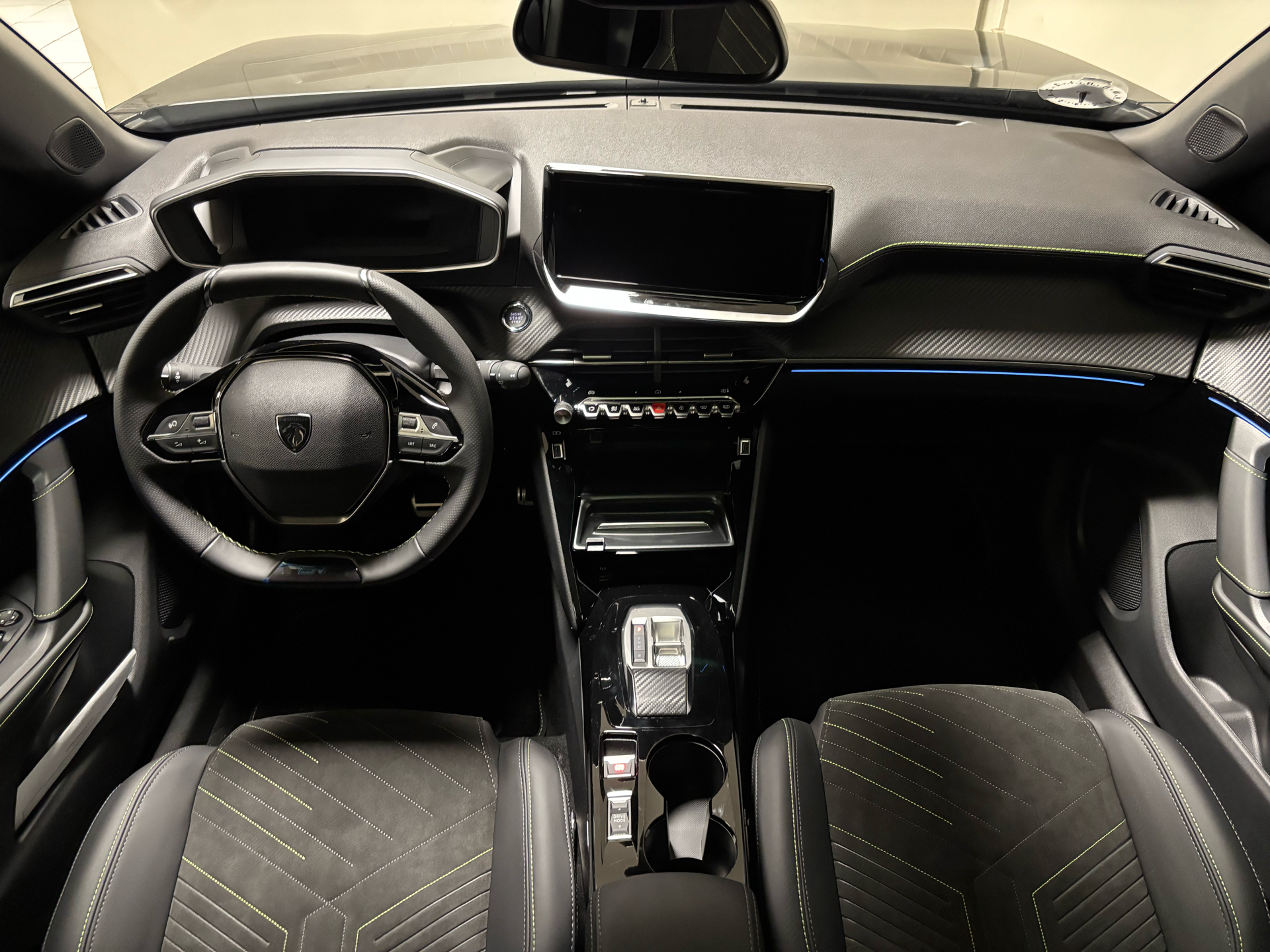 Sort Peugeot e-2008 fra 2025