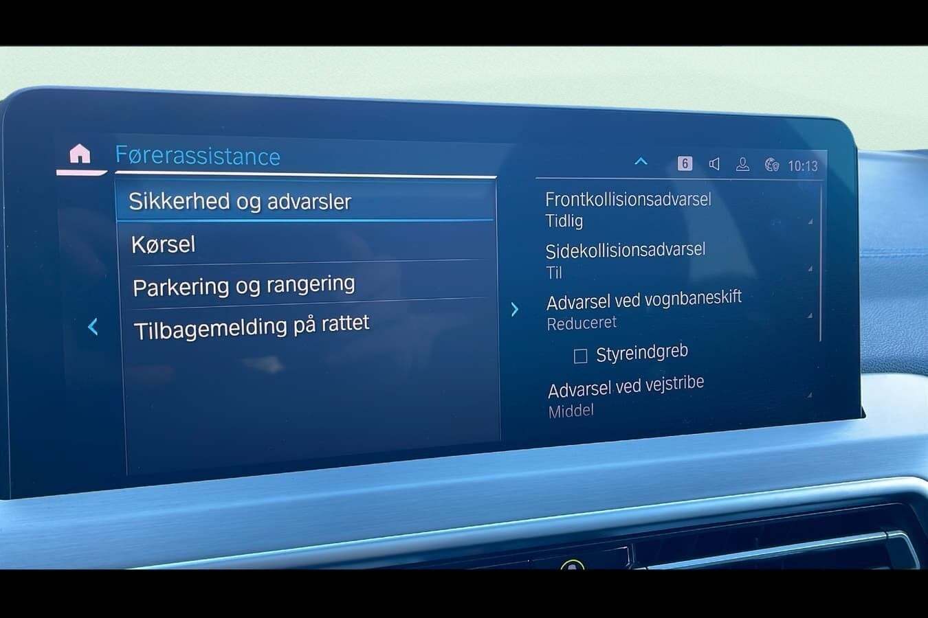 Orange BMW iX3 fra 2024