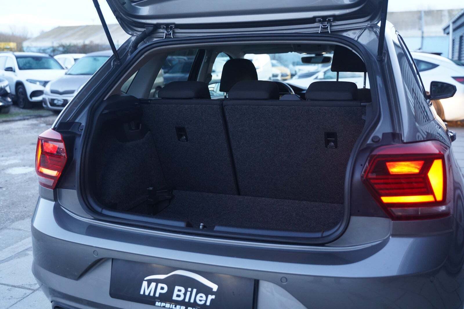 Grå VW Polo fra 2020