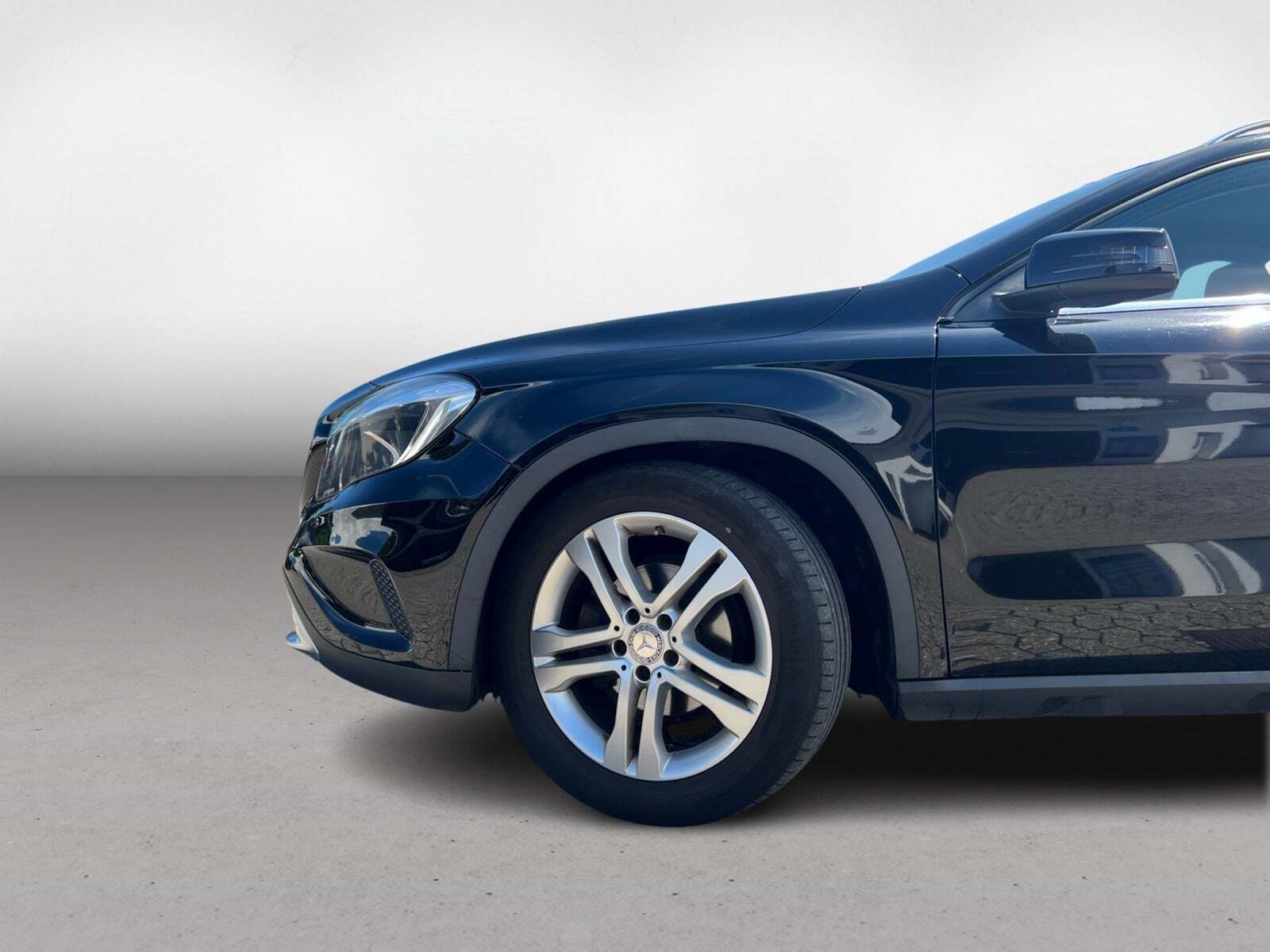 Sort Mercedes GLA fra 2016