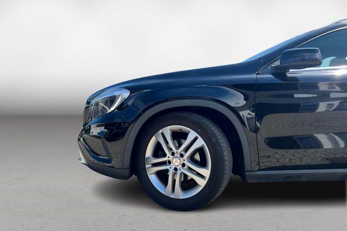 Sort Mercedes GLA fra 2016