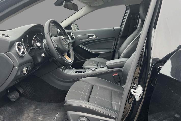 Sort Mercedes GLA fra 2016
