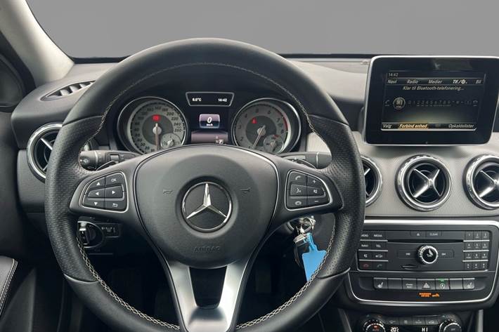 Sort Mercedes GLA fra 2016