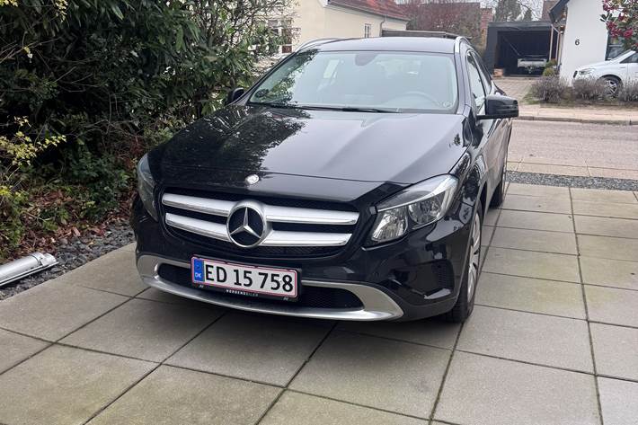 Sort Mercedes GLA fra 2016