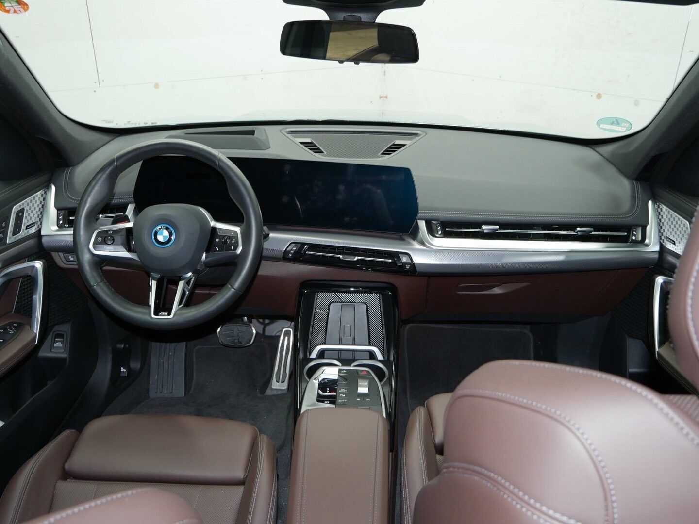 Grøn BMW iX1 fra 2024