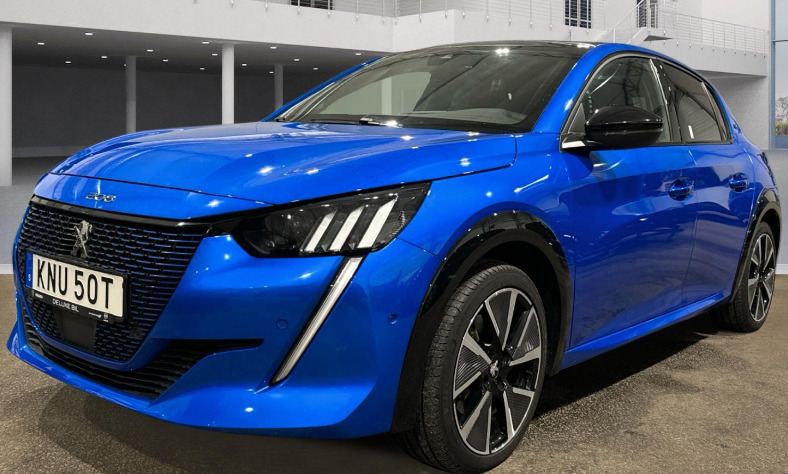 Peugeot e-208 50 GT Sky