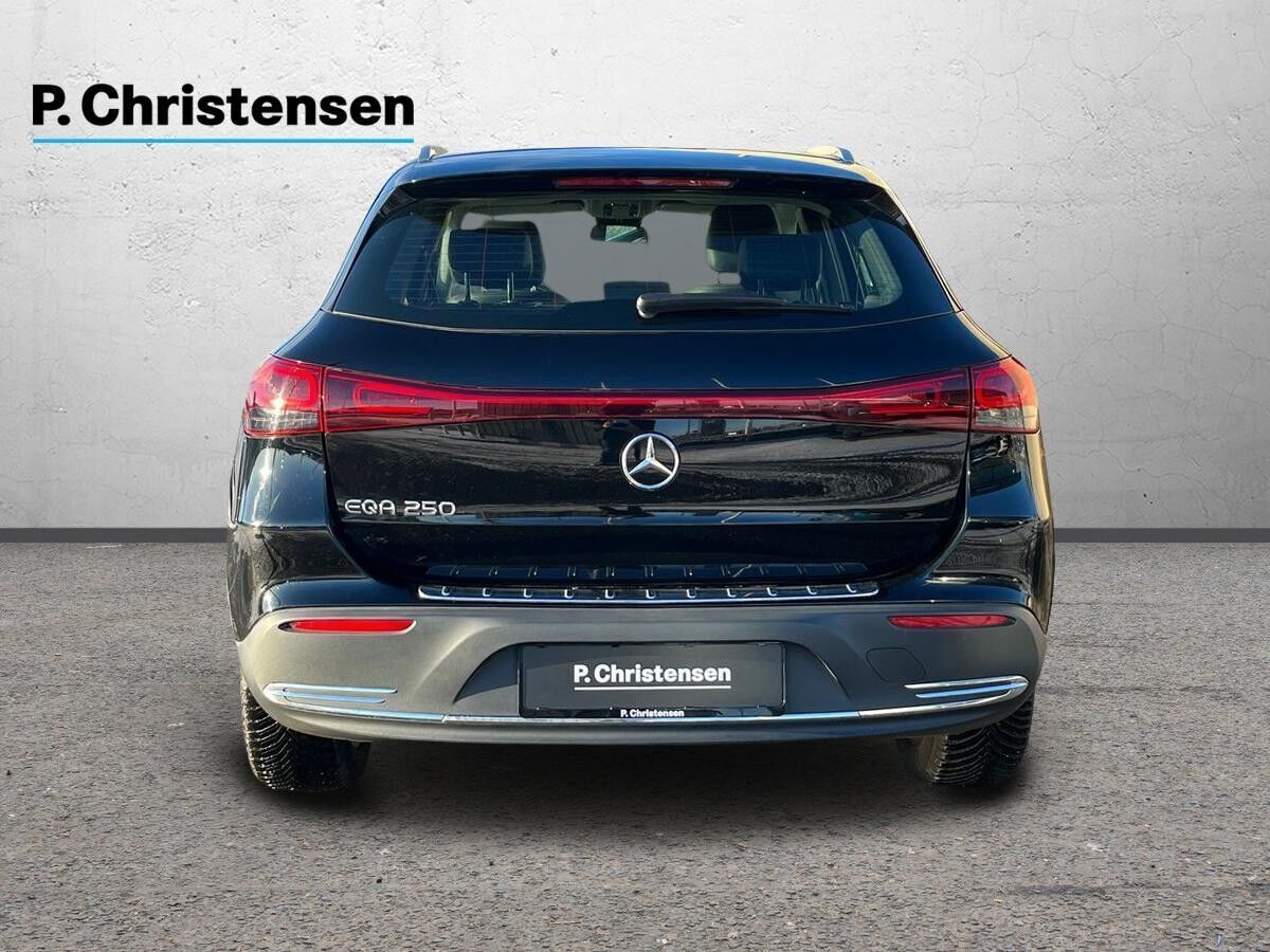 Mercedes EQA250