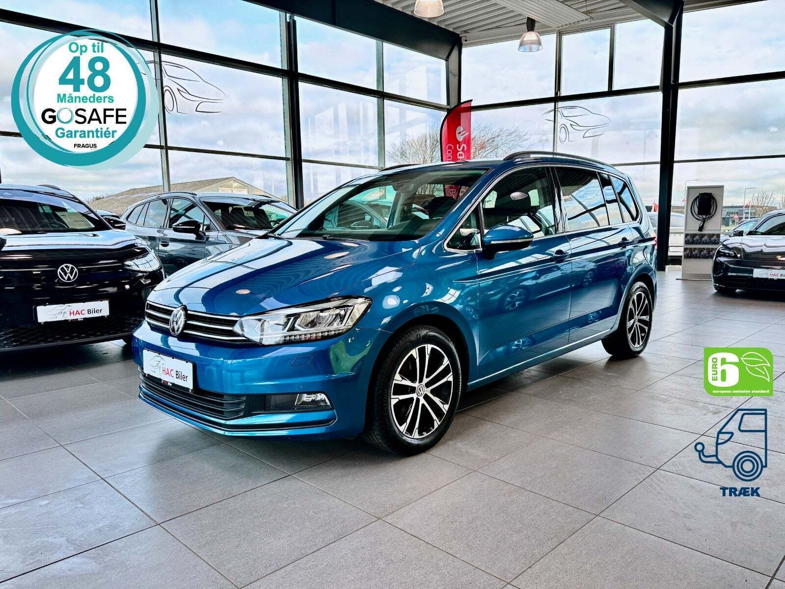 Gul VW Touran fra 2019