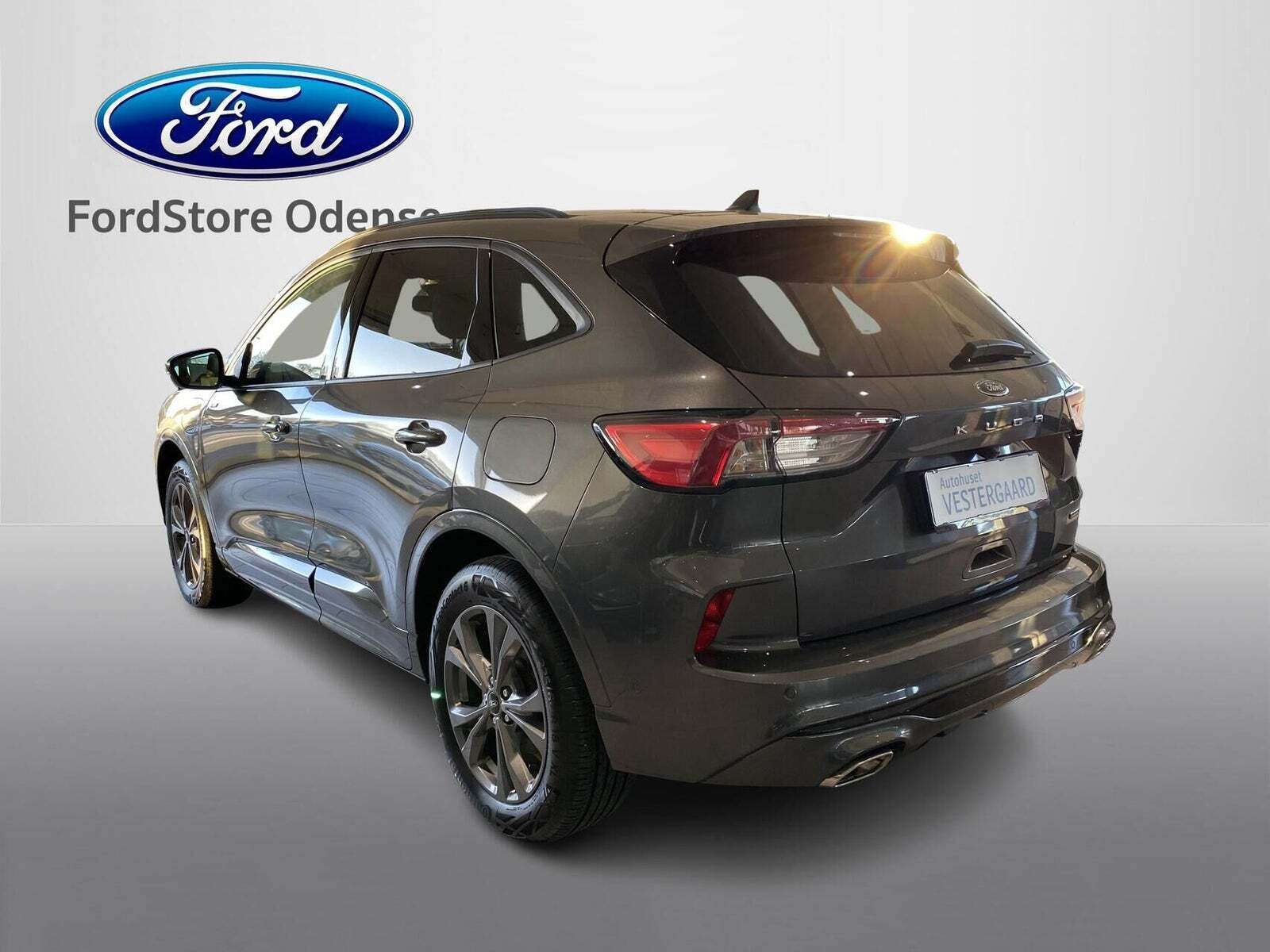 Grå Ford Kuga fra 2023