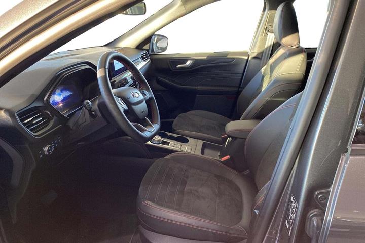Grå Ford Kuga fra 2023