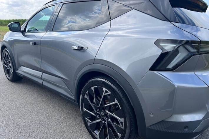 Grå Renault Scénic fra 2025