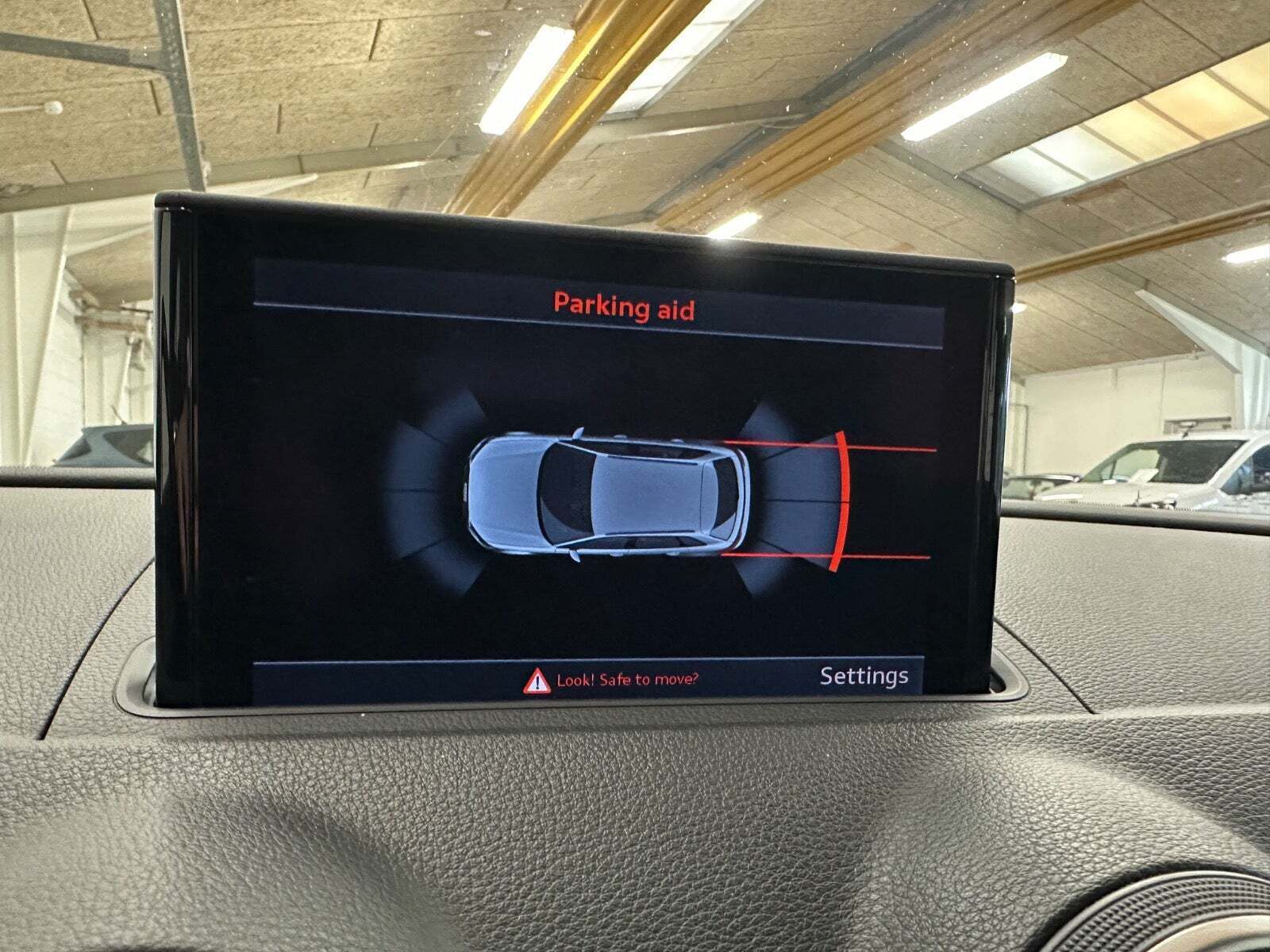 Rød Audi A3 fra 2016