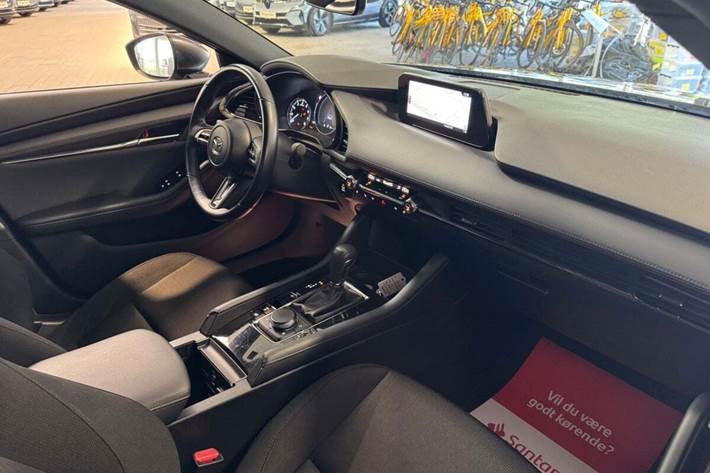 Grå Mazda 3 fra 2022
