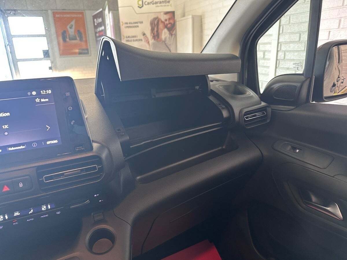 Grå Opel Combo-e Life fra 2023