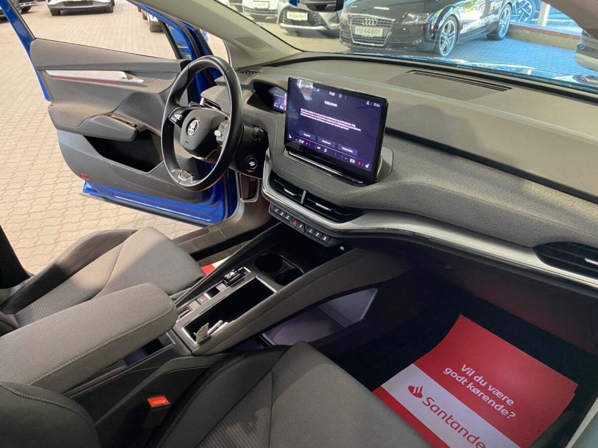 Blå Skoda Enyaq fra 2022