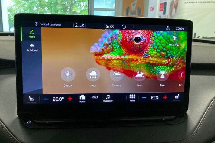 Hvid Skoda Enyaq fra 2022