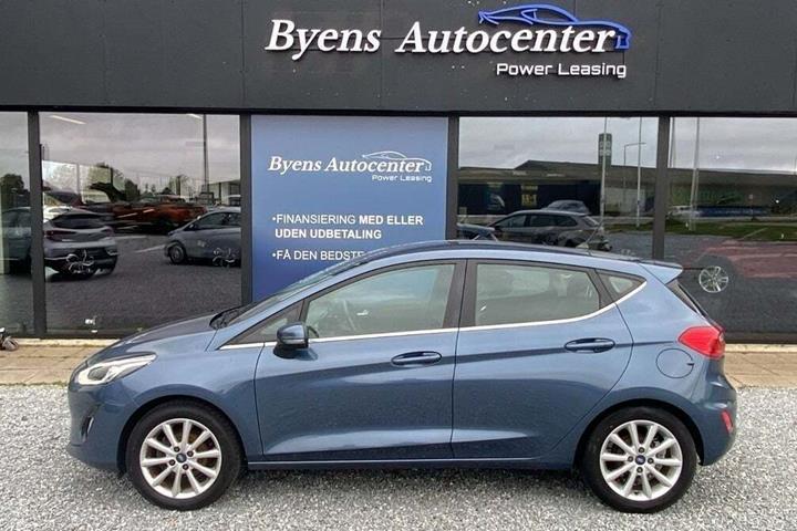 Blå Ford Fiesta fra 2019