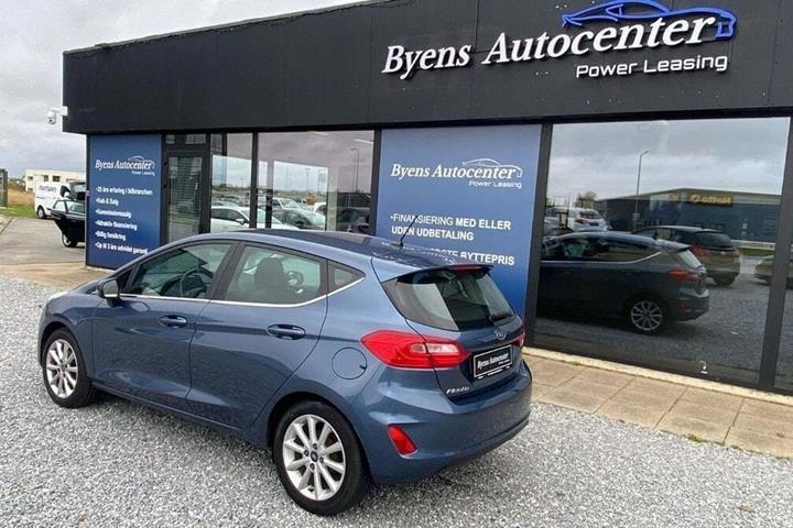 Blå Ford Fiesta fra 2019