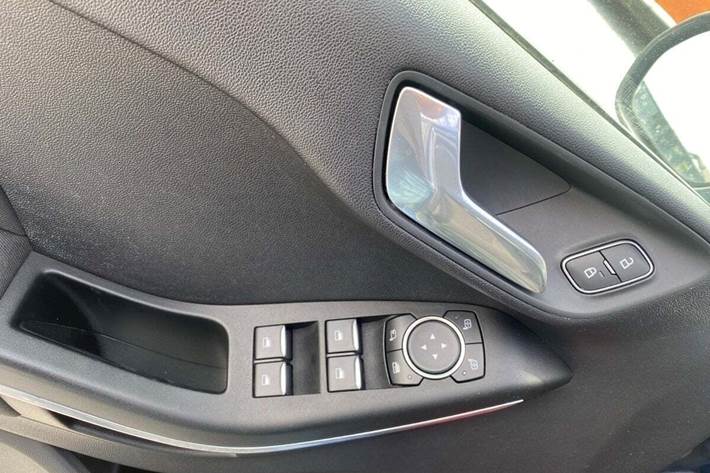 Blå Ford Fiesta fra 2019