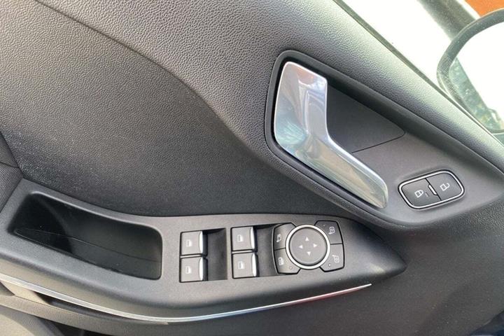 Blå Ford Fiesta fra 2019