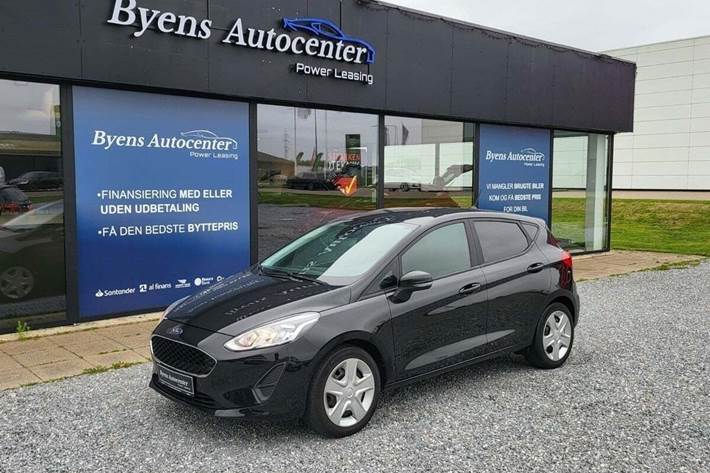 Sort Ford Fiesta fra 2018 set udefra